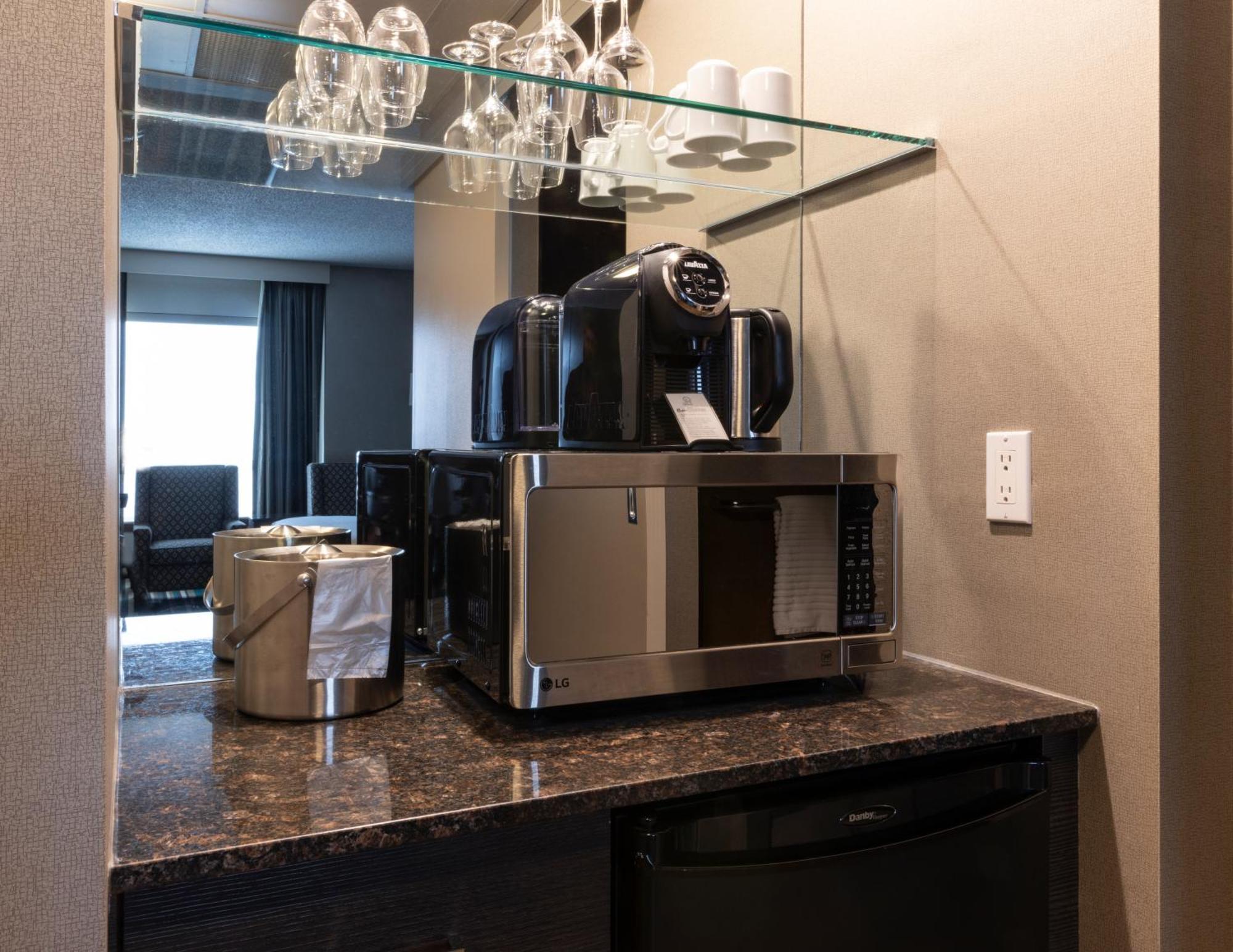 Hotel Blackfoot YYC Kültér fotó
